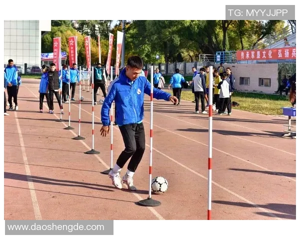 花式足球克的魅力与技巧解析让你成为场上焦点的秘诀 花式足球克的魅力与技巧解析让你成为场上焦点的秘诀